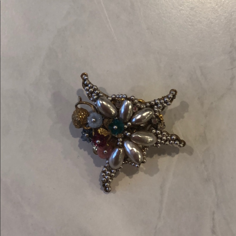 Rare Vintage William DeLilll Brooch